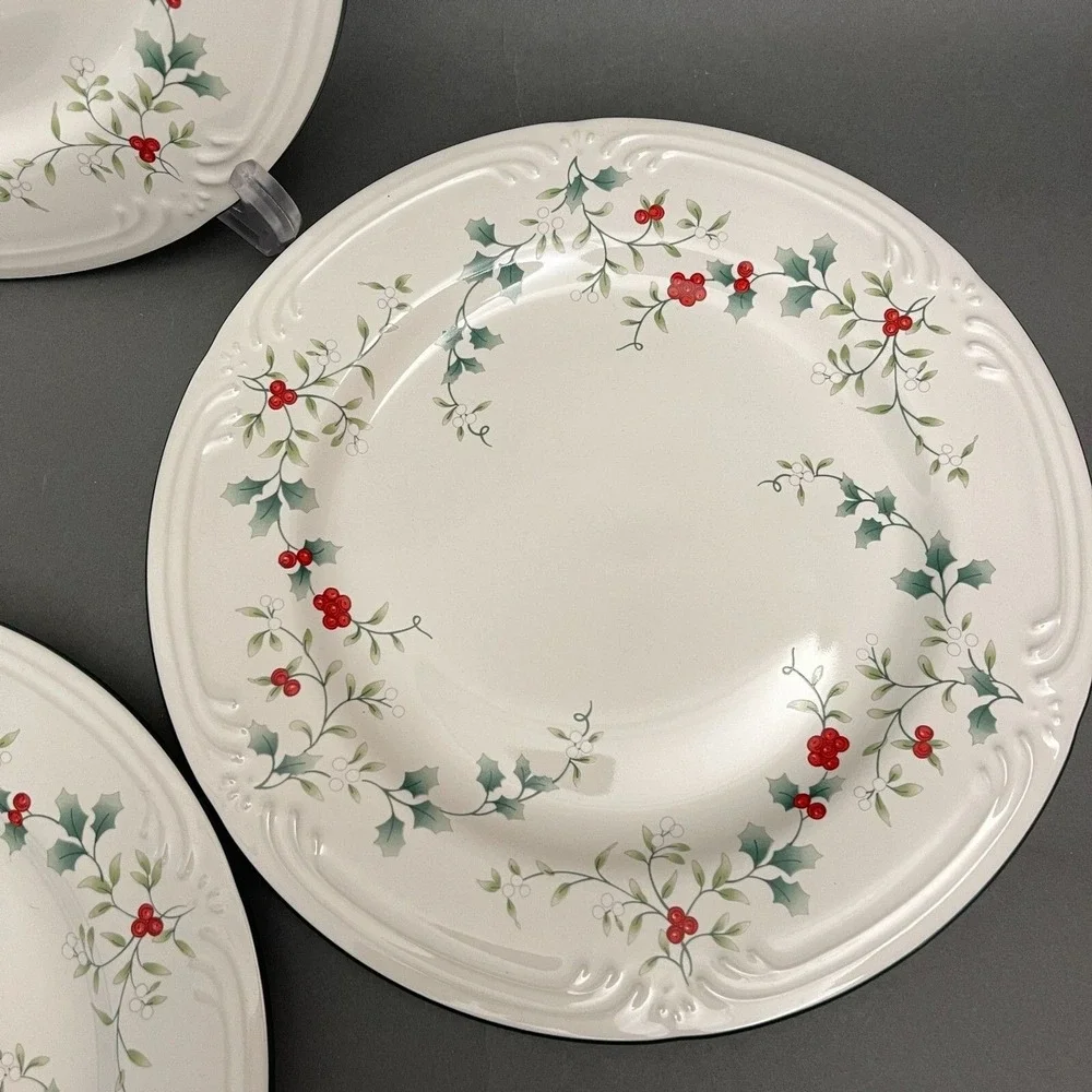 Pfaltzgraff Winterberry‎ Dinner Plates White Red Green 10 3/8